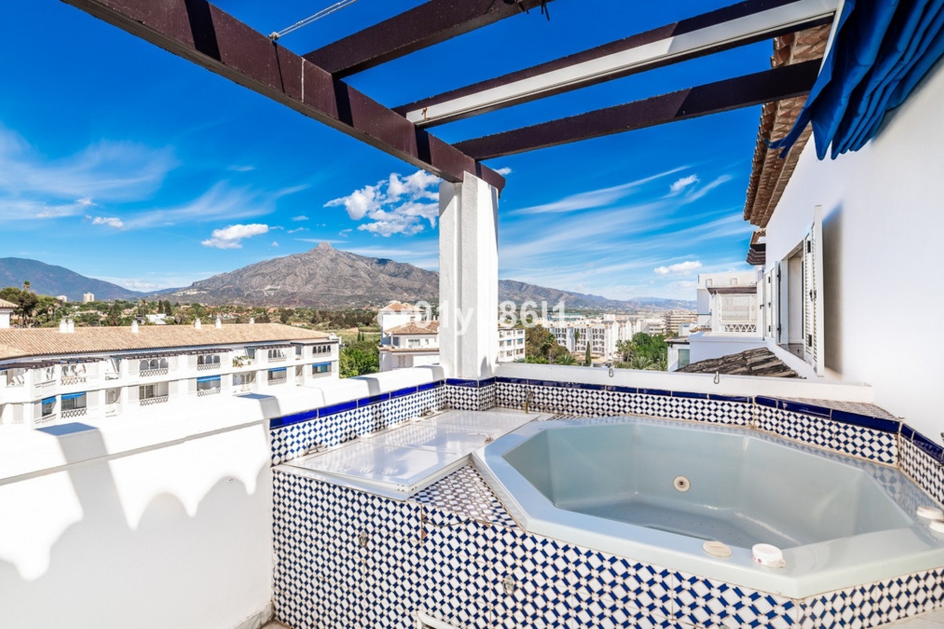 Resale - apartment - Marbella - Puerto Banús