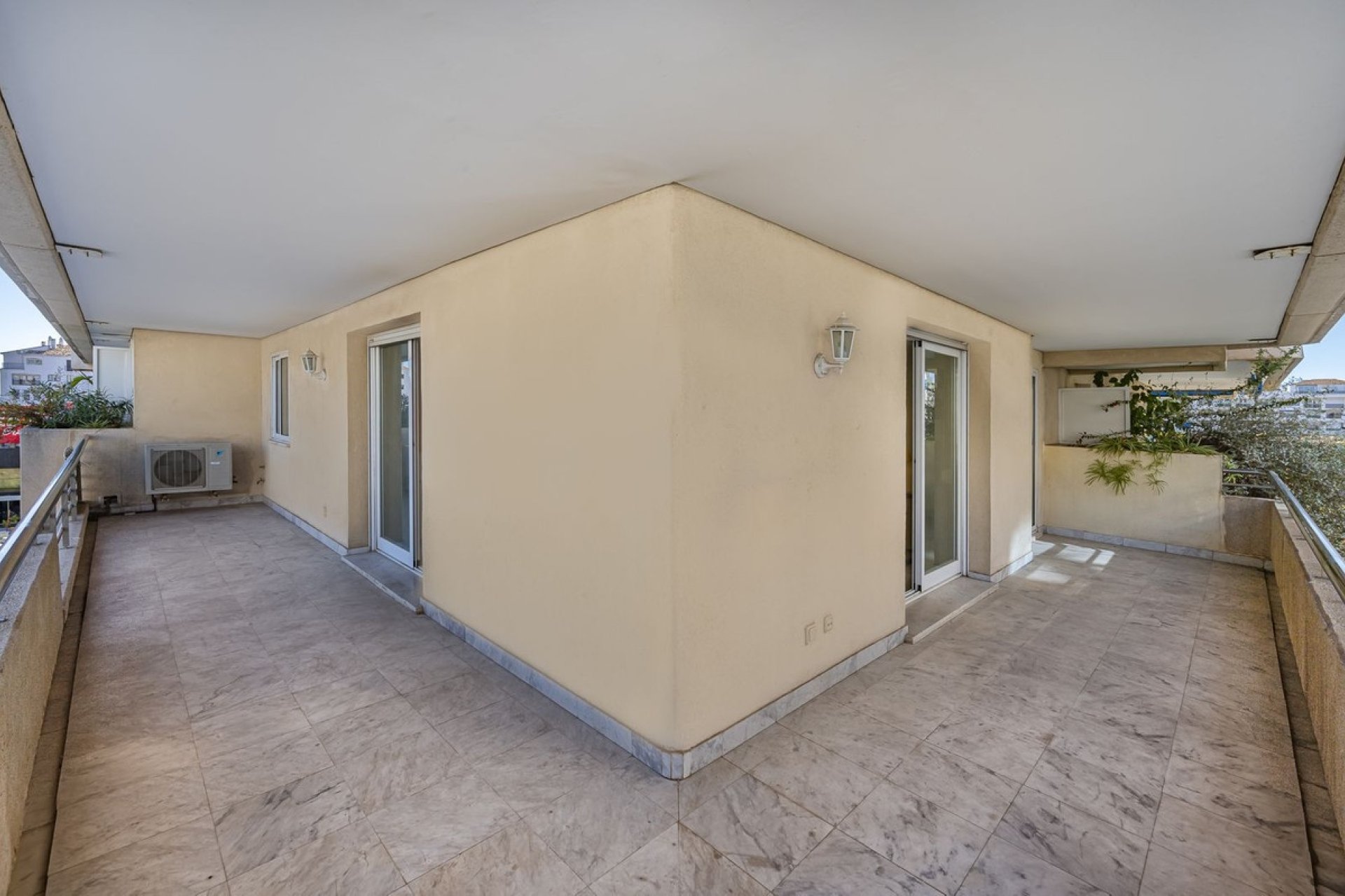 Resale - apartment - Marbella - Puerto Banús