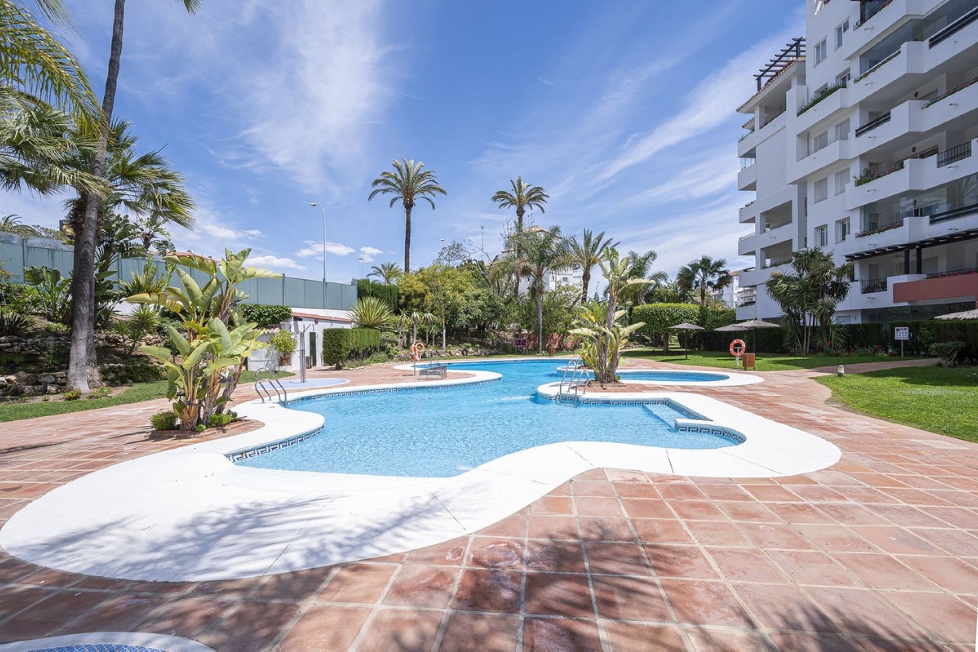 Resale - apartment - Marbella - Puerto Banús