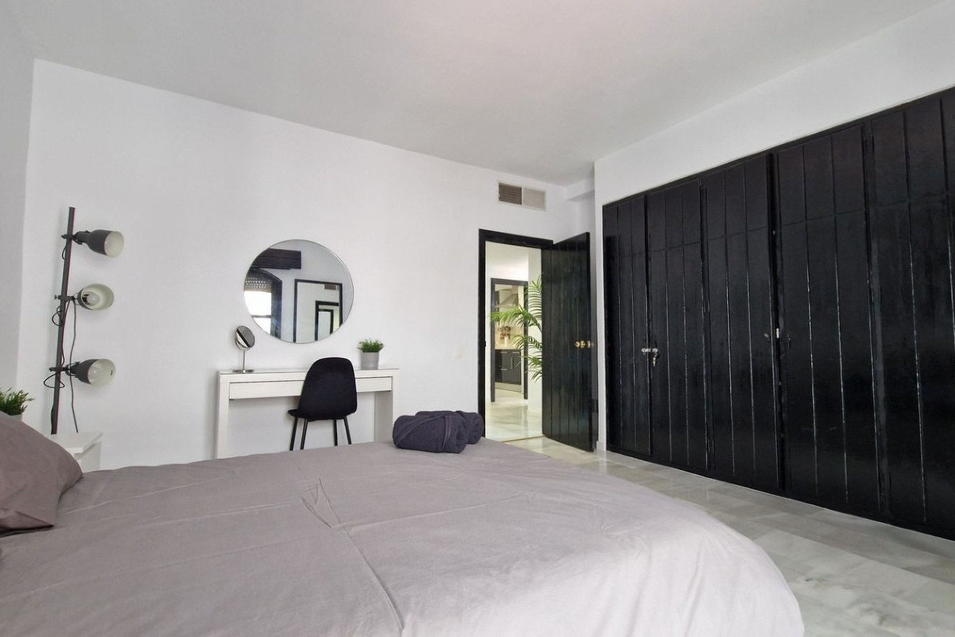 Resale - apartment - Marbella - Puerto Banús