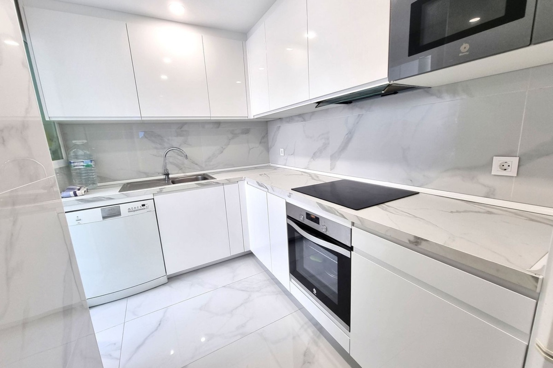 Resale - apartment - Marbella - Puerto Banús
