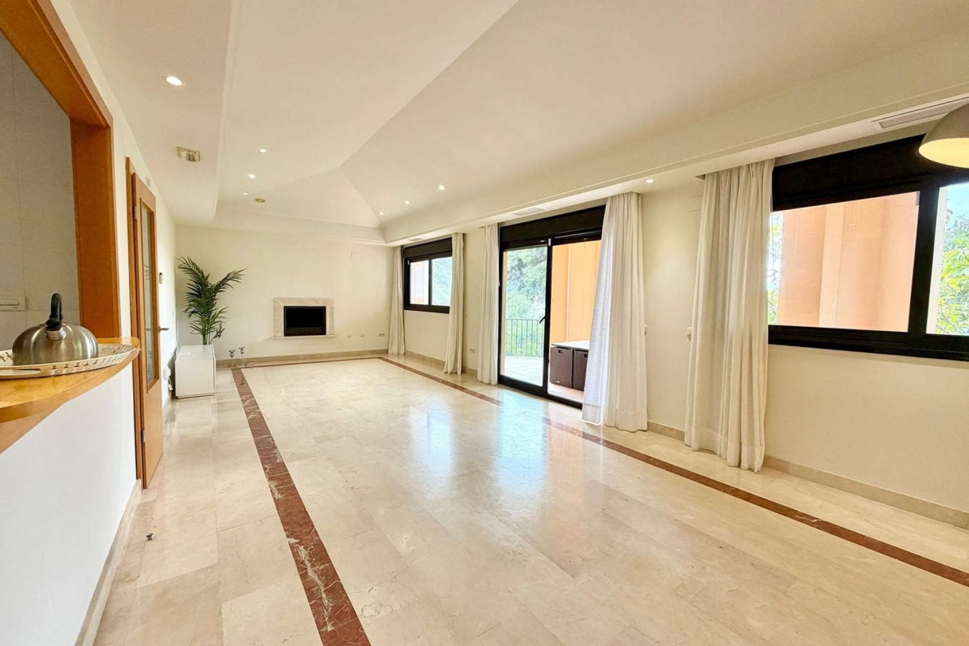 Resale - apartment - Marbella - Puerto Banús