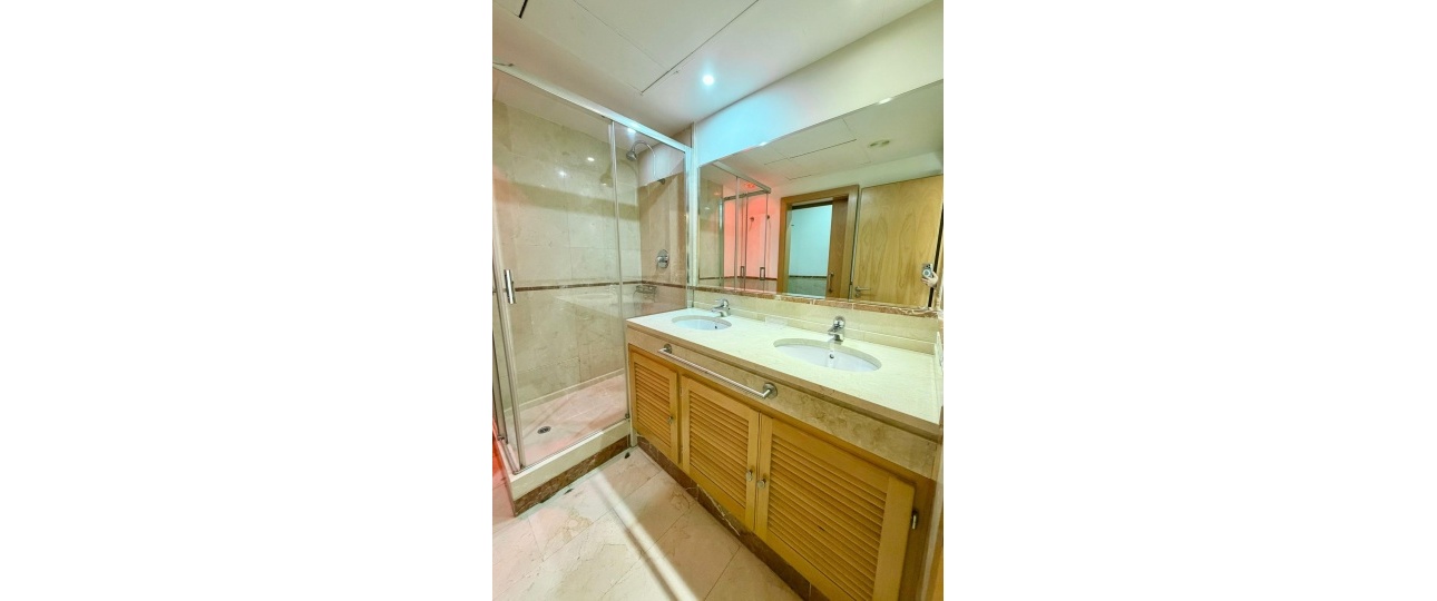 Resale - apartment - Marbella - Puerto Banús