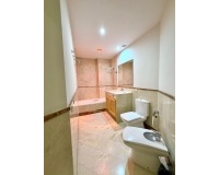 Resale - apartment - Marbella - Puerto Banús