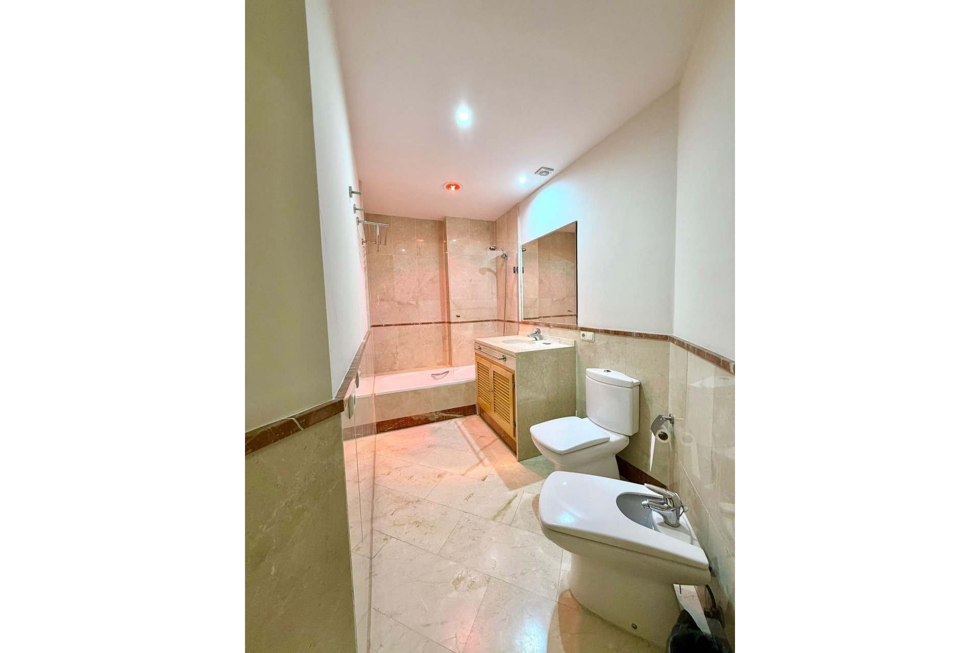 Resale - apartment - Marbella - Puerto Banús