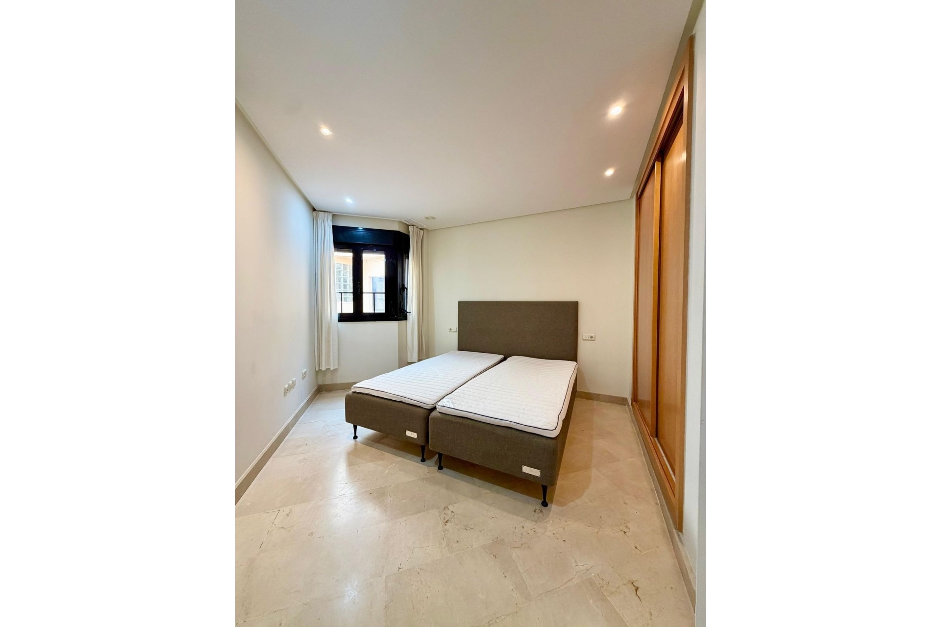 Resale - apartment - Marbella - Puerto Banús