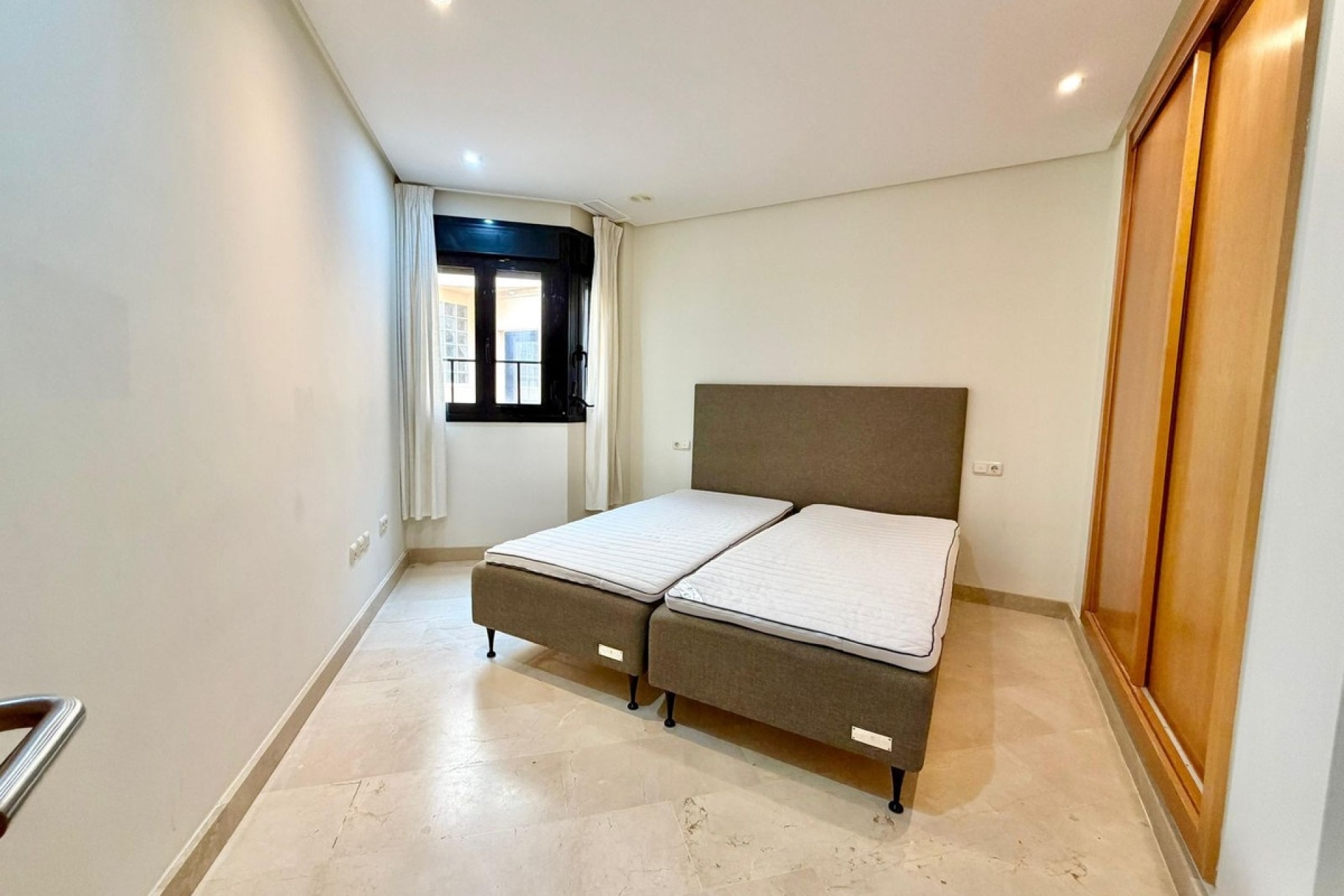 Resale - apartment - Marbella - Puerto Banús