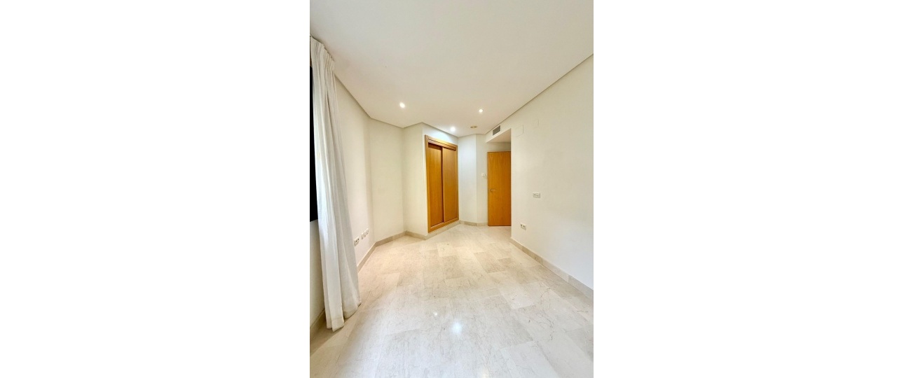 Resale - apartment - Marbella - Puerto Banús