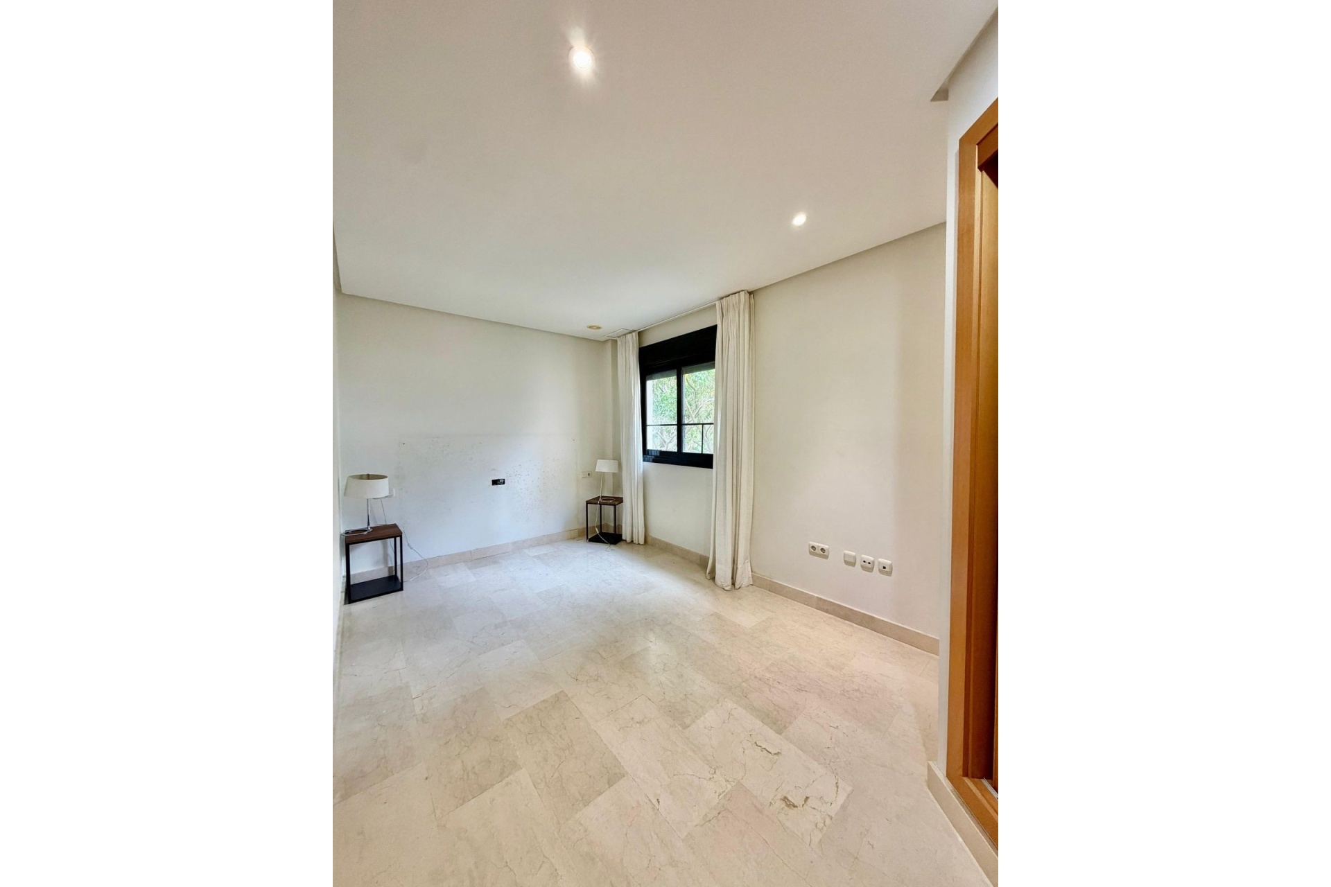 Resale - apartment - Marbella - Puerto Banús
