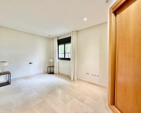Resale - apartment - Marbella - Puerto Banús
