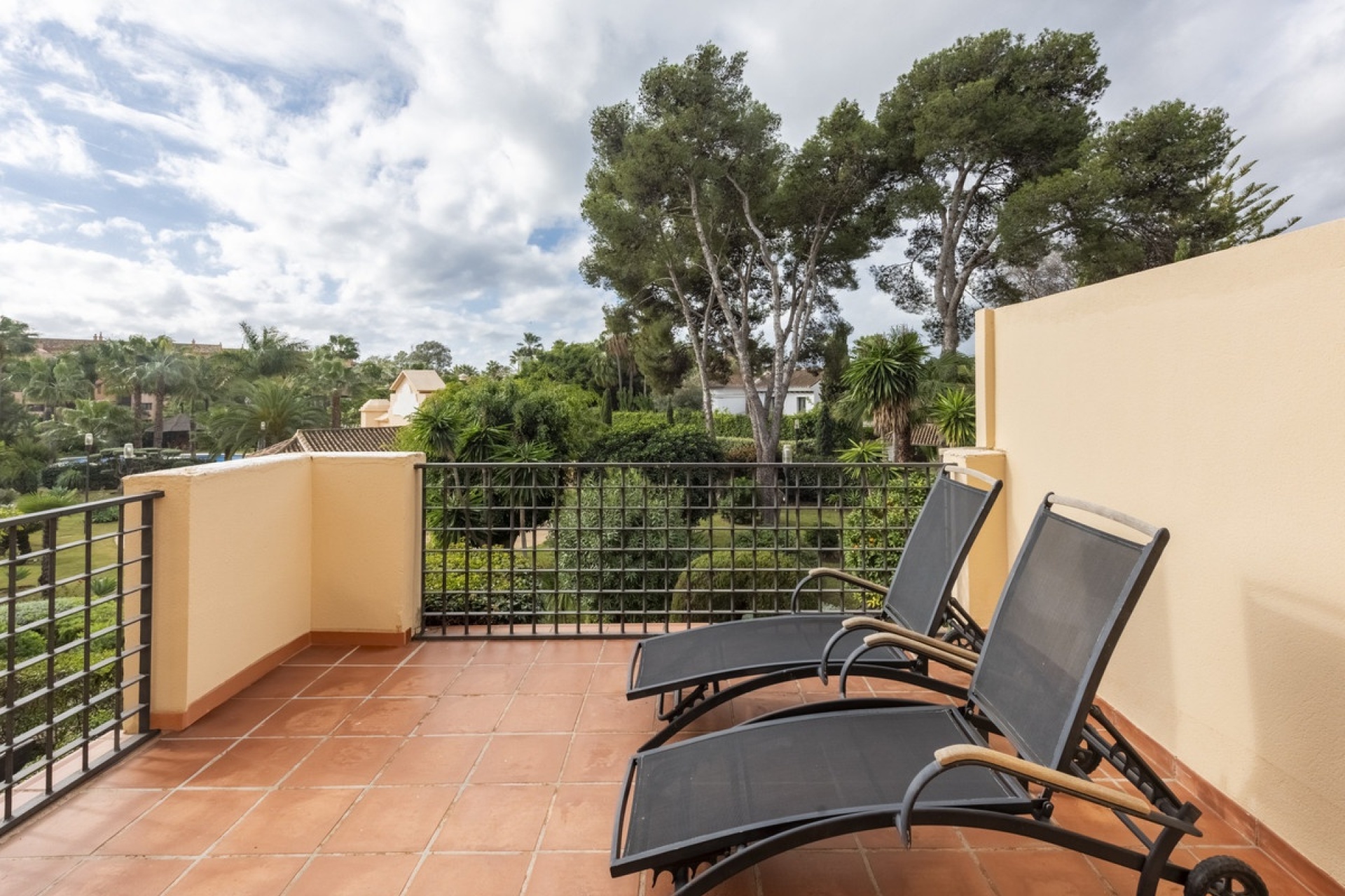 Resale - apartment - Marbella - Puerto Banús