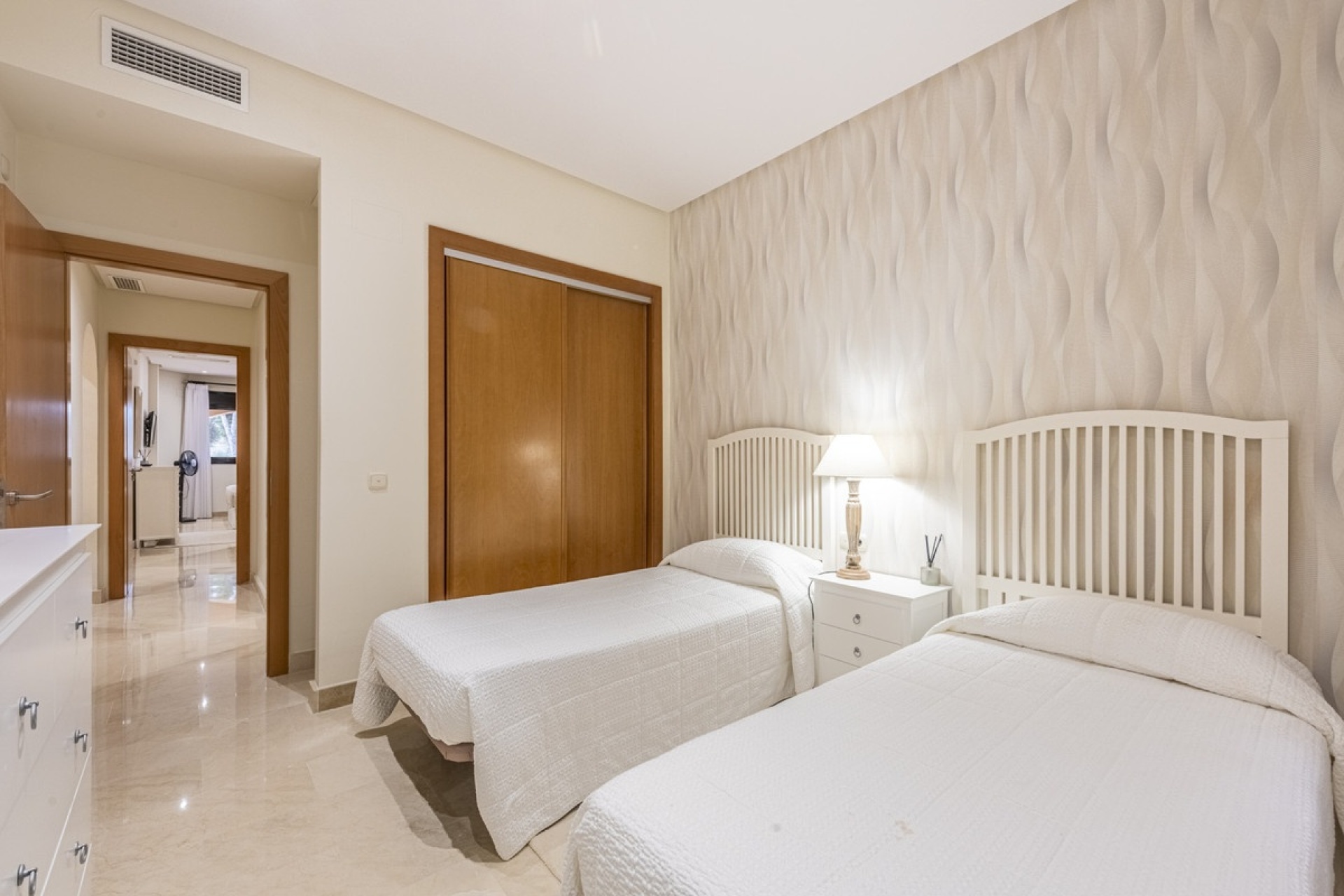 Resale - apartment - Marbella - Puerto Banús