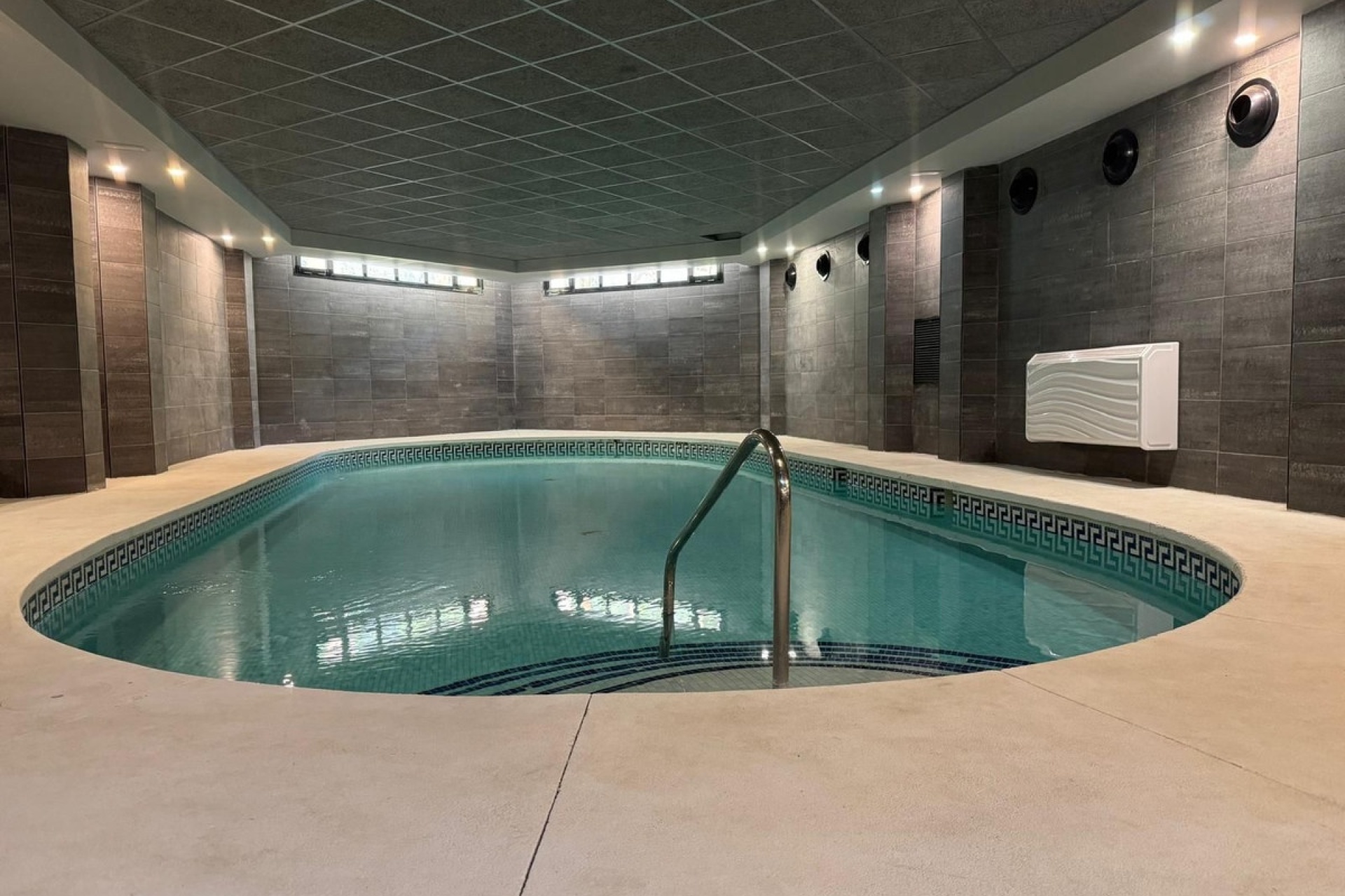 Resale - apartment - Marbella - Puerto Banús