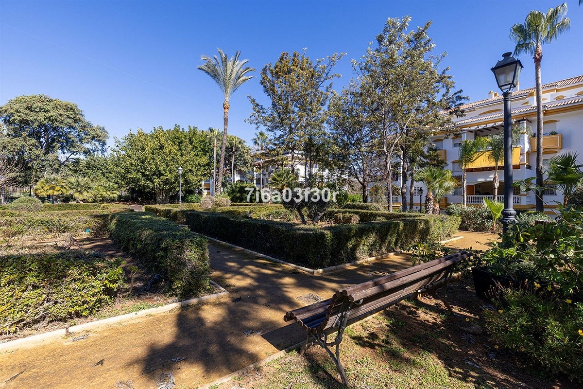 Resale - apartment - Marbella - Puerto Banús