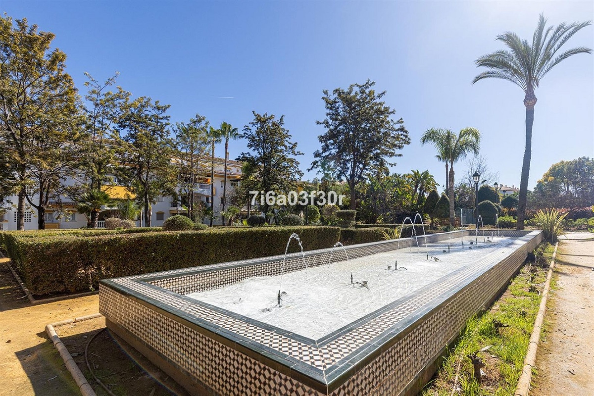 Resale - apartment - Marbella - Puerto Banús