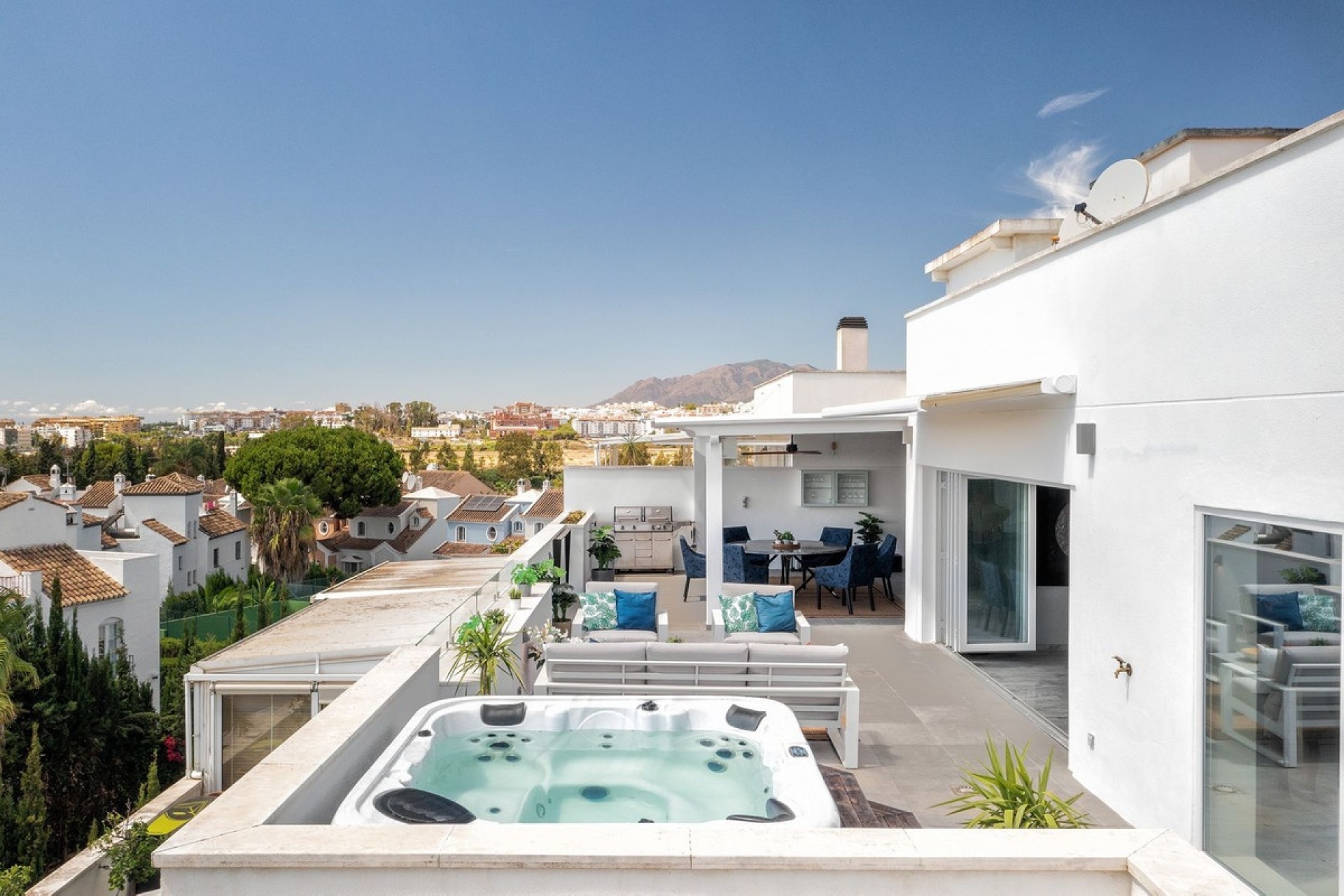 Resale - apartment - Marbella - Puerto Banús