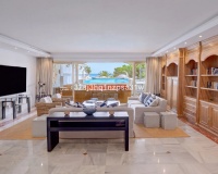 Resale - apartment - Marbella - Puerto Banús