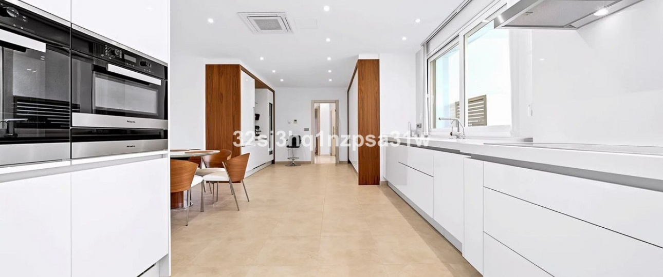 Resale - apartment - Marbella - Puerto Banús