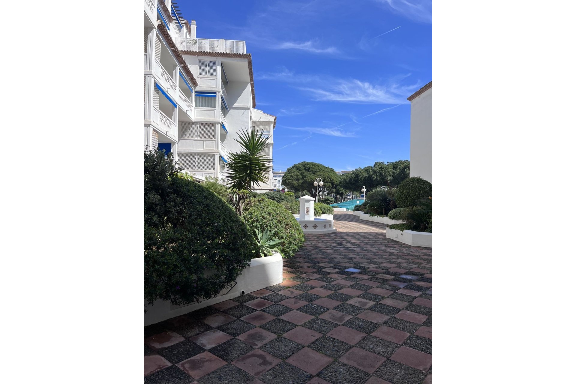 Resale - apartment - Marbella - Puerto Banús