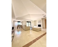 Resale - apartment - Marbella - Puerto Banús