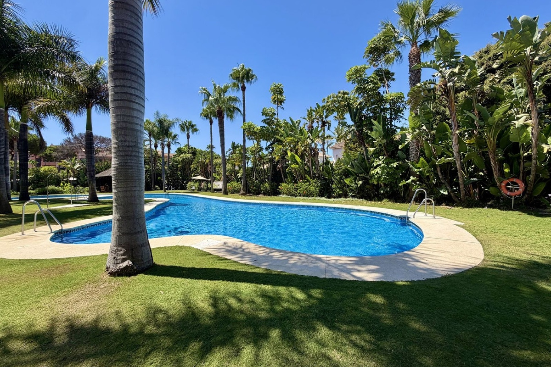 Resale - apartment - Marbella - Puerto Banús