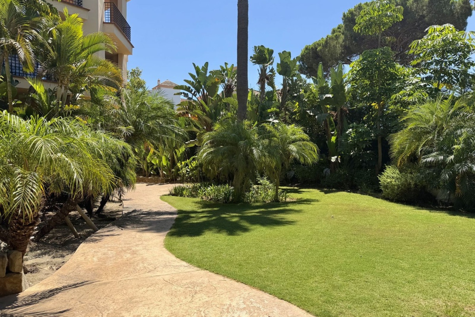 Resale - apartment - Marbella - Puerto Banús