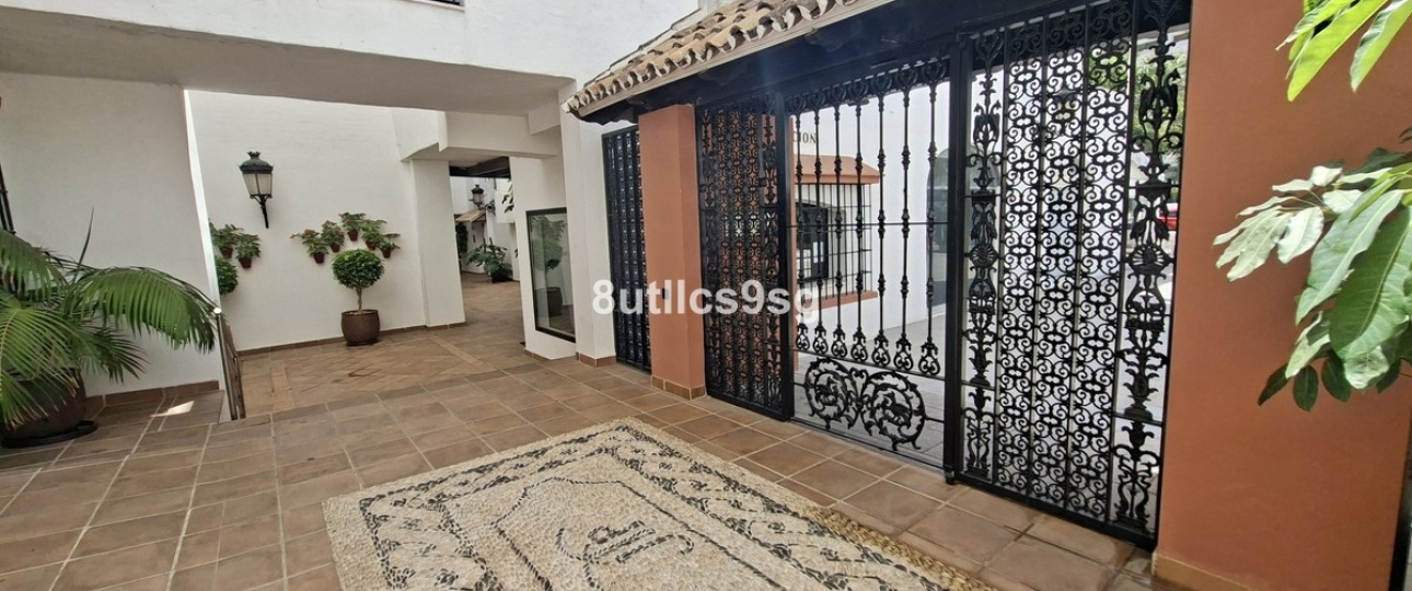 Resale - apartment - Marbella - Puerto Banús
