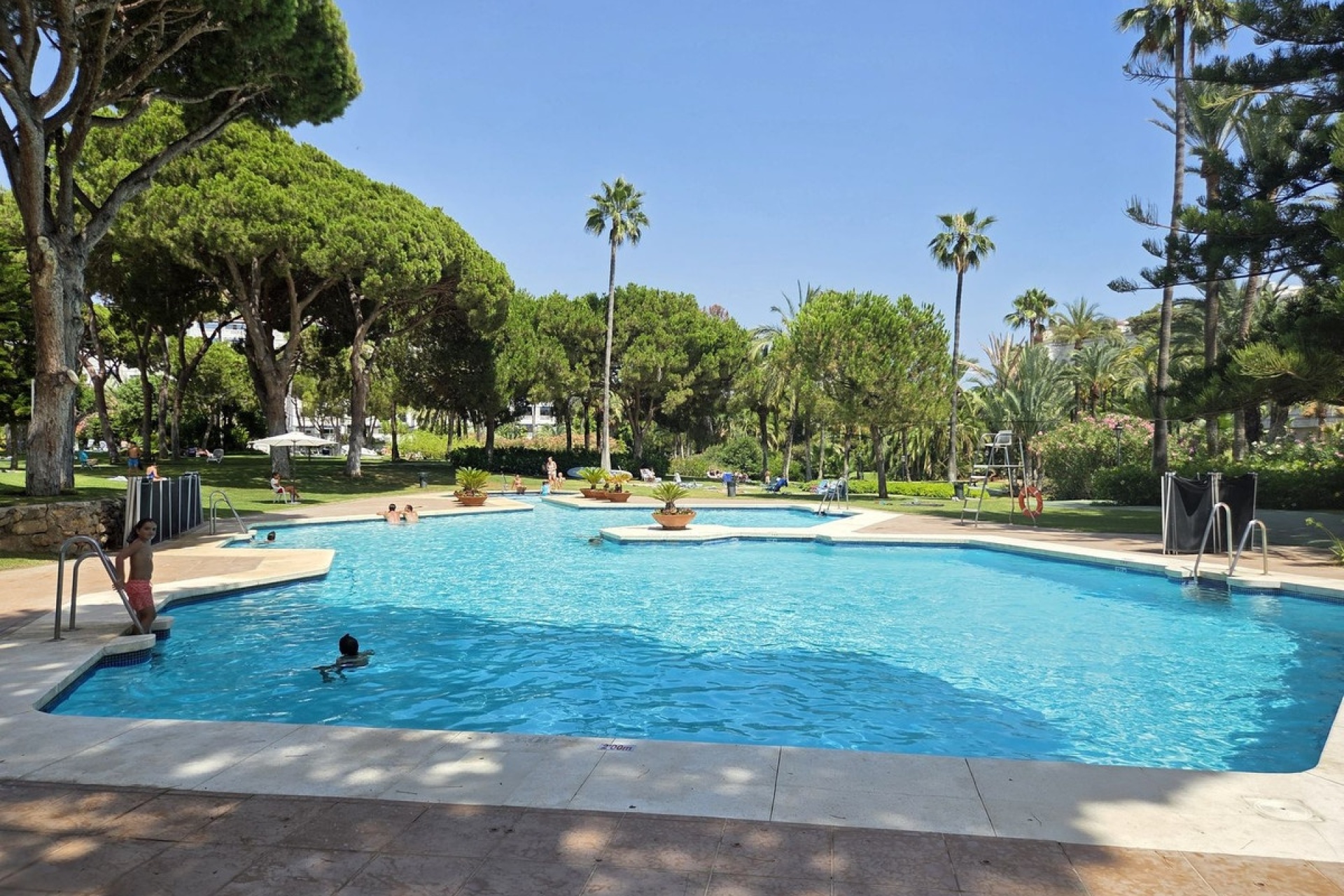 Resale - apartment - Marbella - Puerto Banús