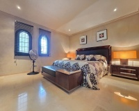 Resale - apartment - Marbella - Puerto Banús