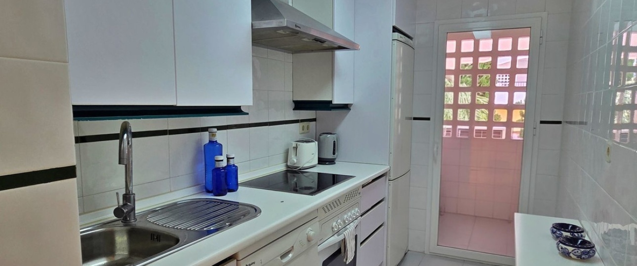 Resale - apartment - Marbella - Puerto Banús