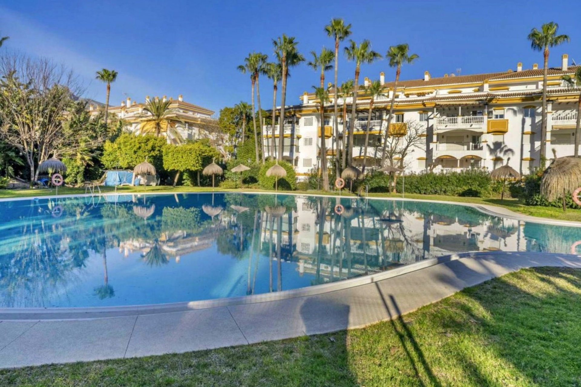 Resale - apartment - Marbella - Puerto Banús