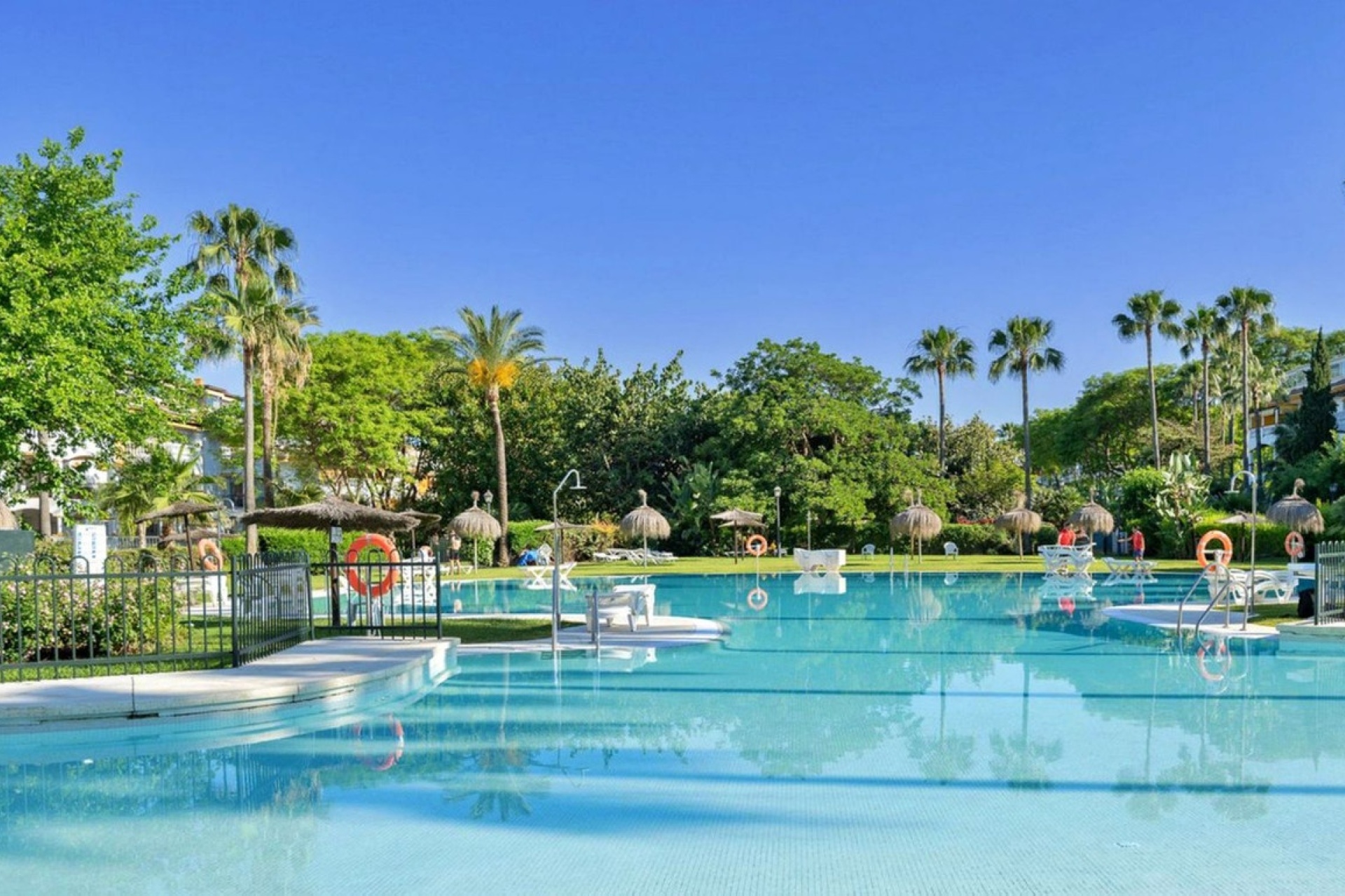 Resale - apartment - Marbella - Puerto Banús
