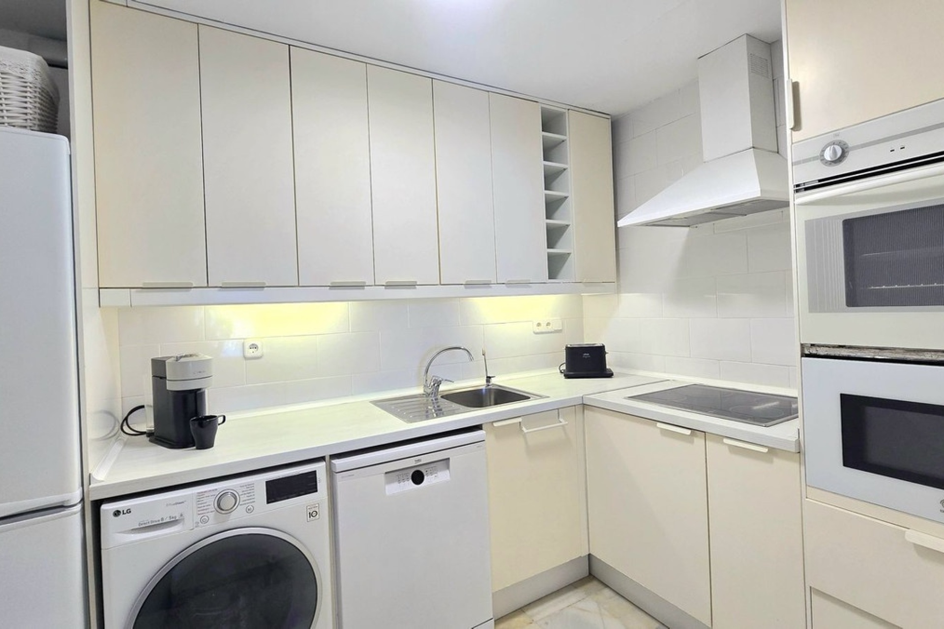 Resale - apartment - Marbella - Puerto Banús