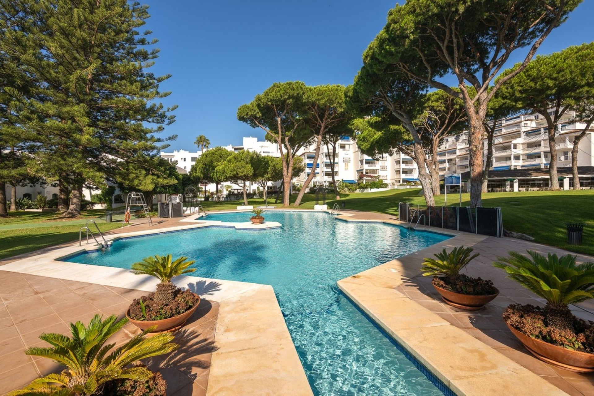 Resale - apartment - Marbella - Puerto Banús