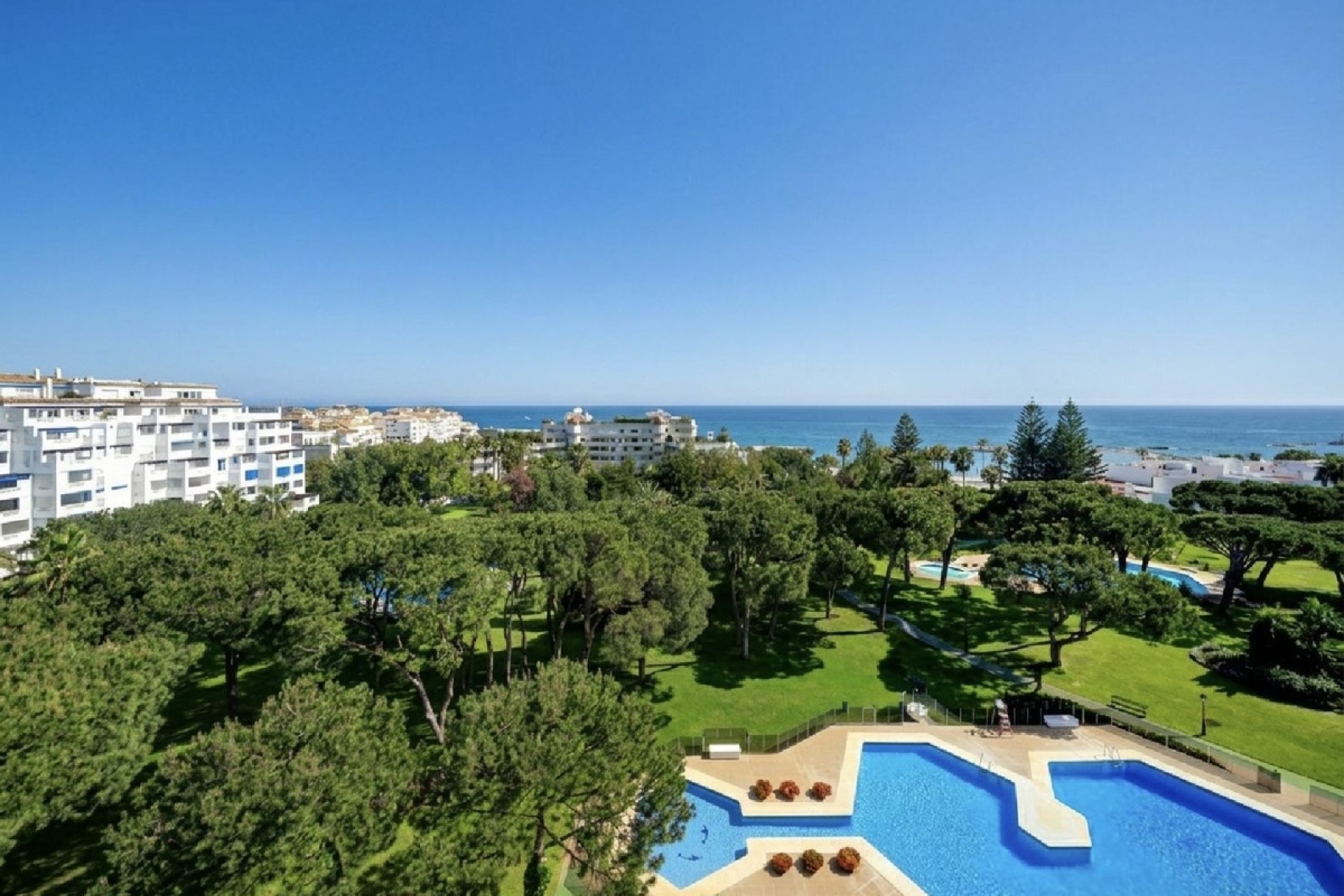 Resale - apartment - Marbella - Puerto Banús