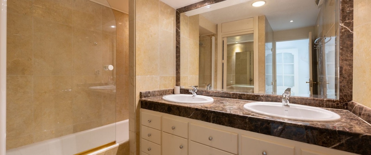 Resale - apartment - Marbella - Puerto Banús
