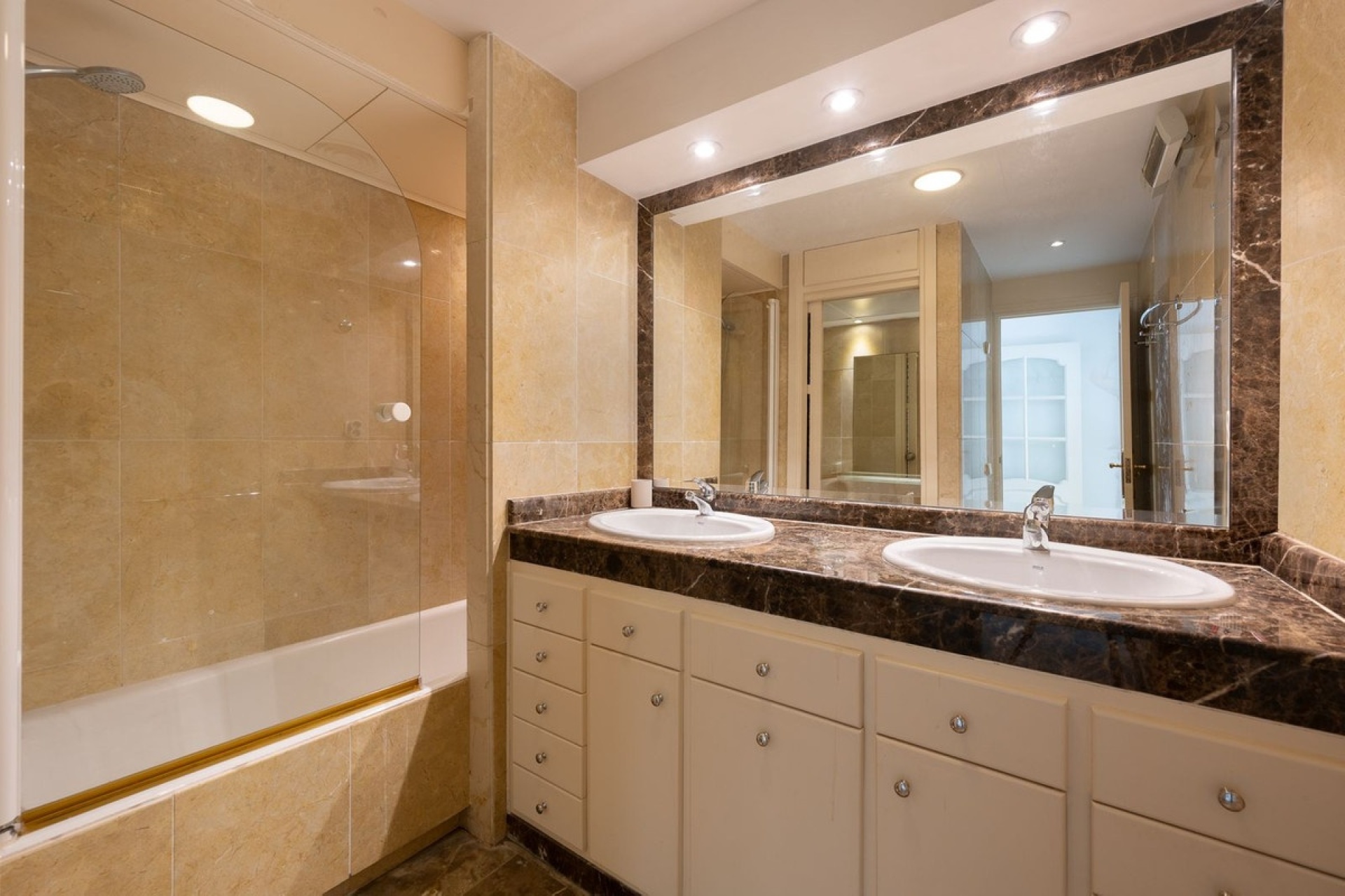 Resale - apartment - Marbella - Puerto Banús