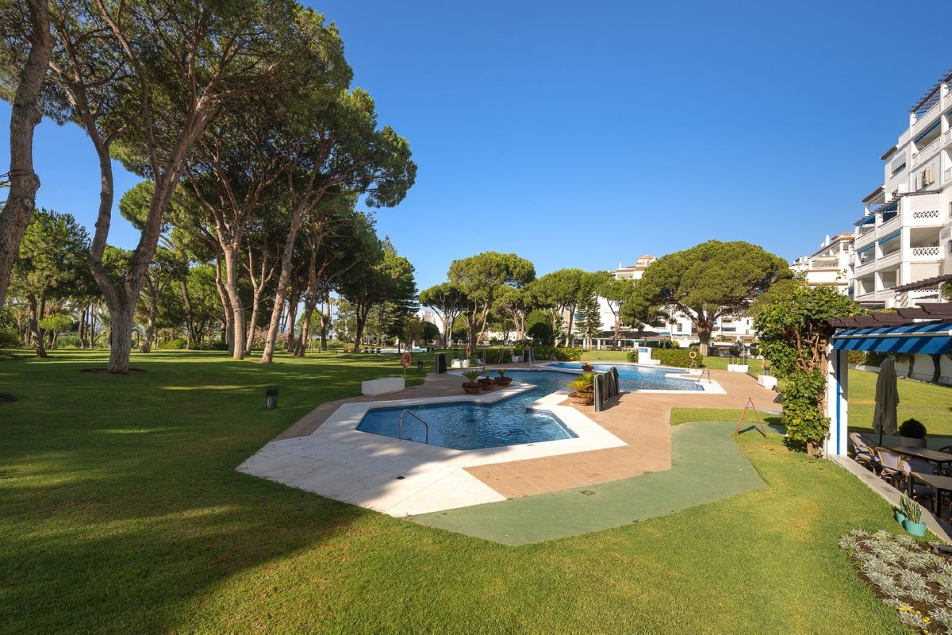 Resale - apartment - Marbella - Puerto Banús