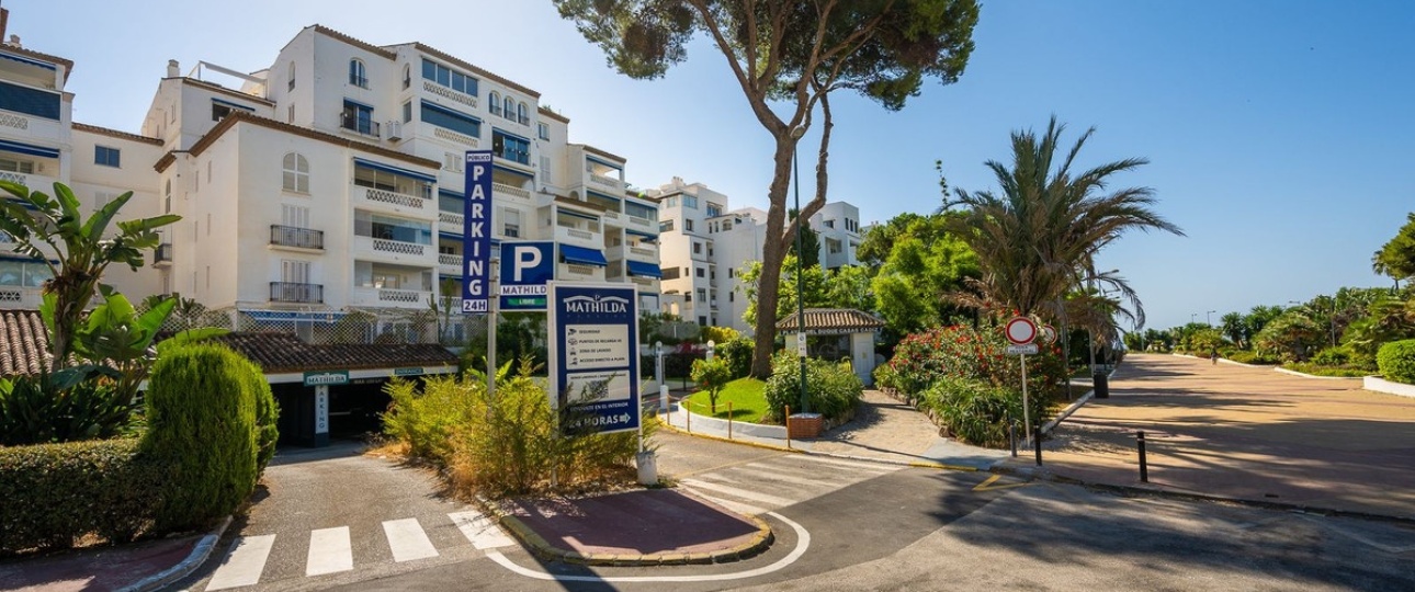 Resale - apartment - Marbella - Puerto Banús