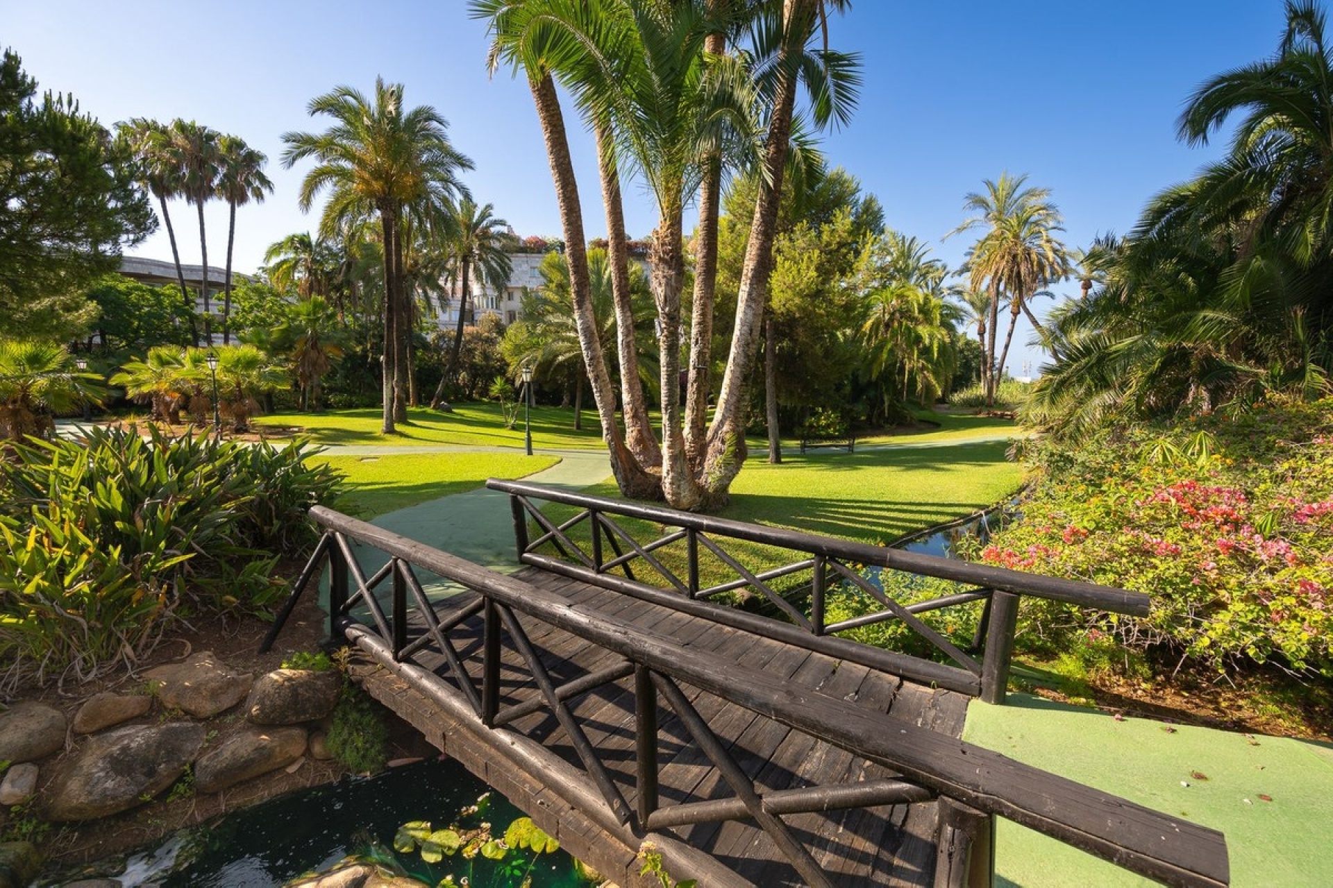 Resale - apartment - Marbella - Puerto Banús