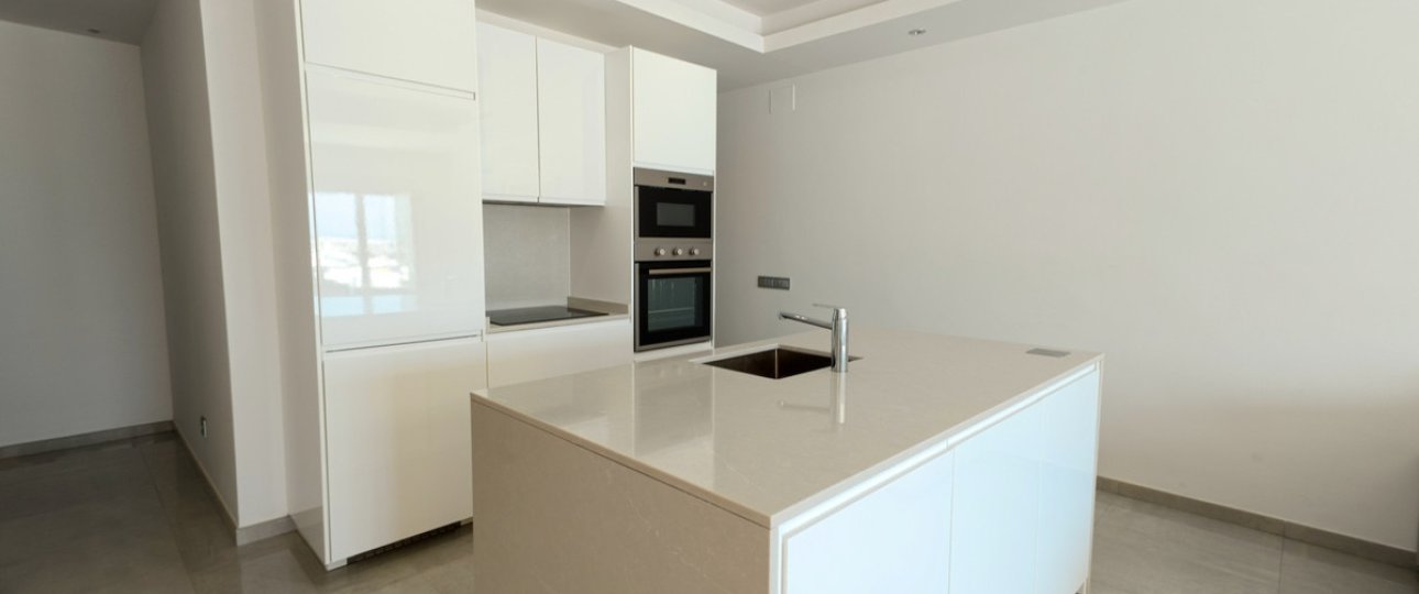 Resale - apartment - Marbella - Puerto Banús
