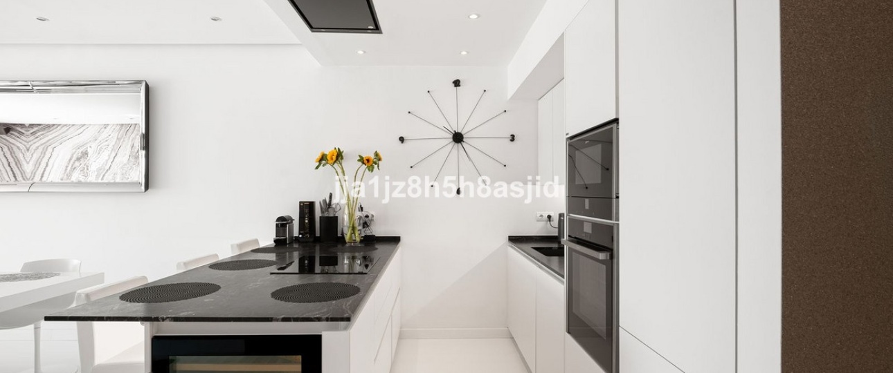 Resale - apartment - Marbella - Puerto Banús