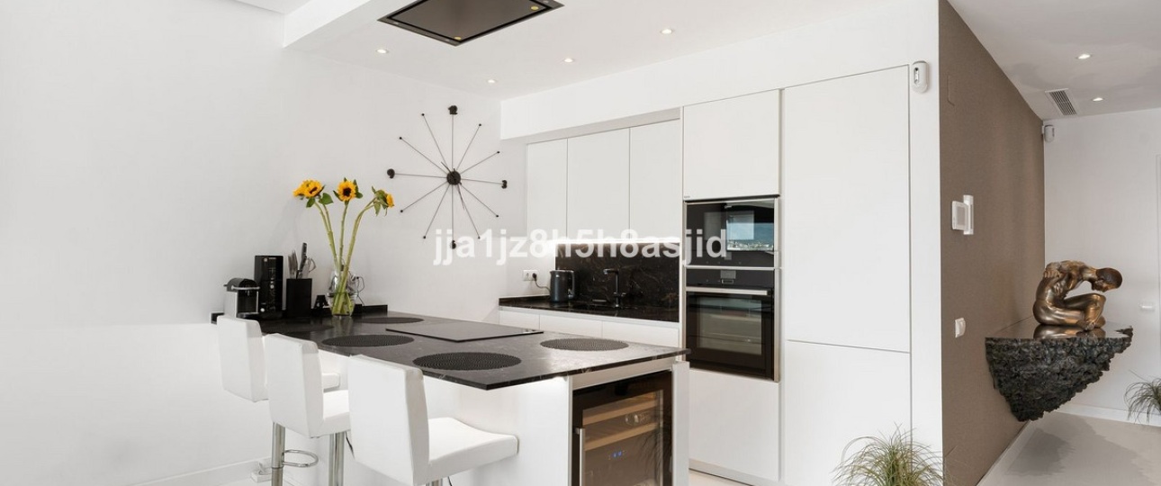 Resale - apartment - Marbella - Puerto Banús