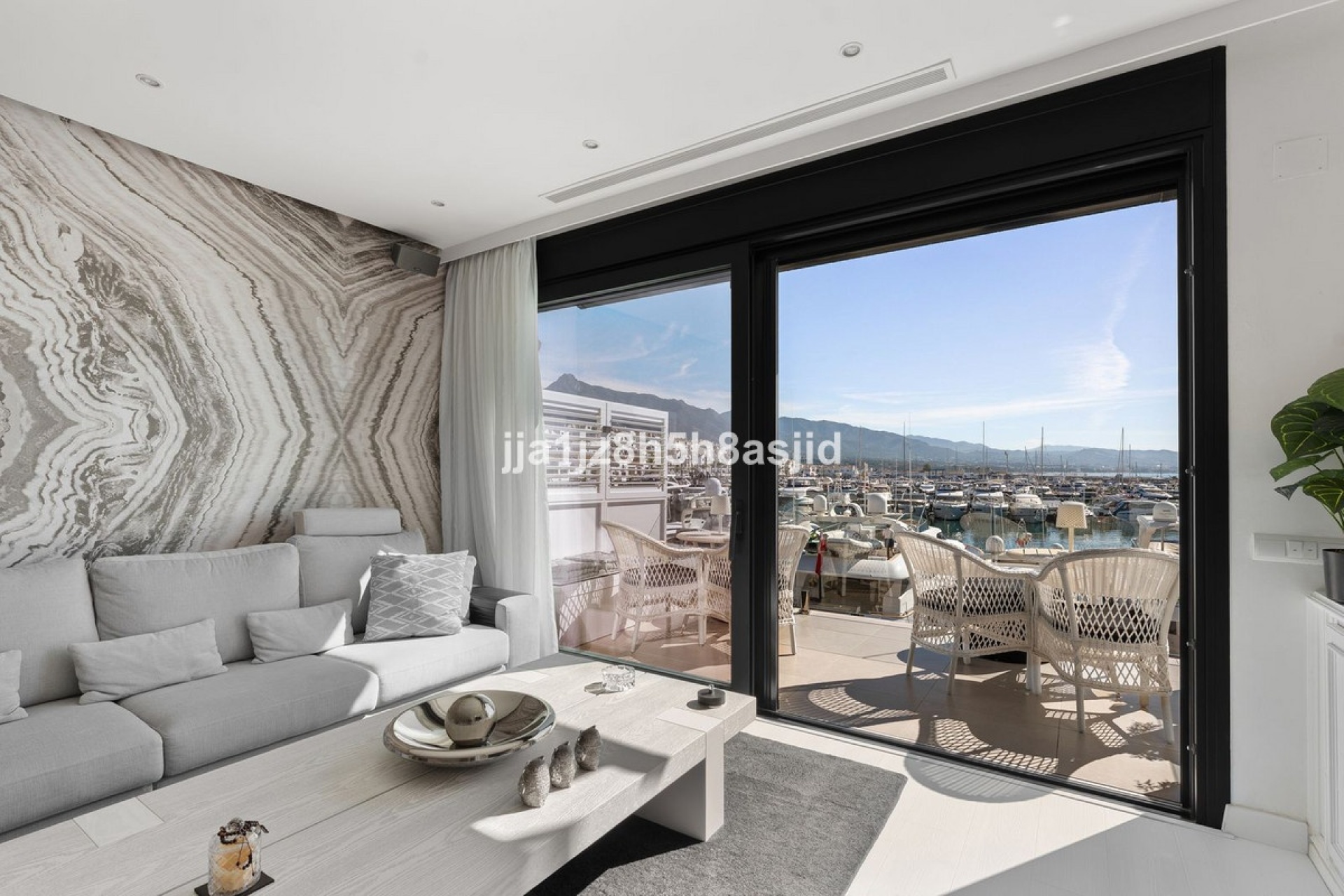 Resale - apartment - Marbella - Puerto Banús