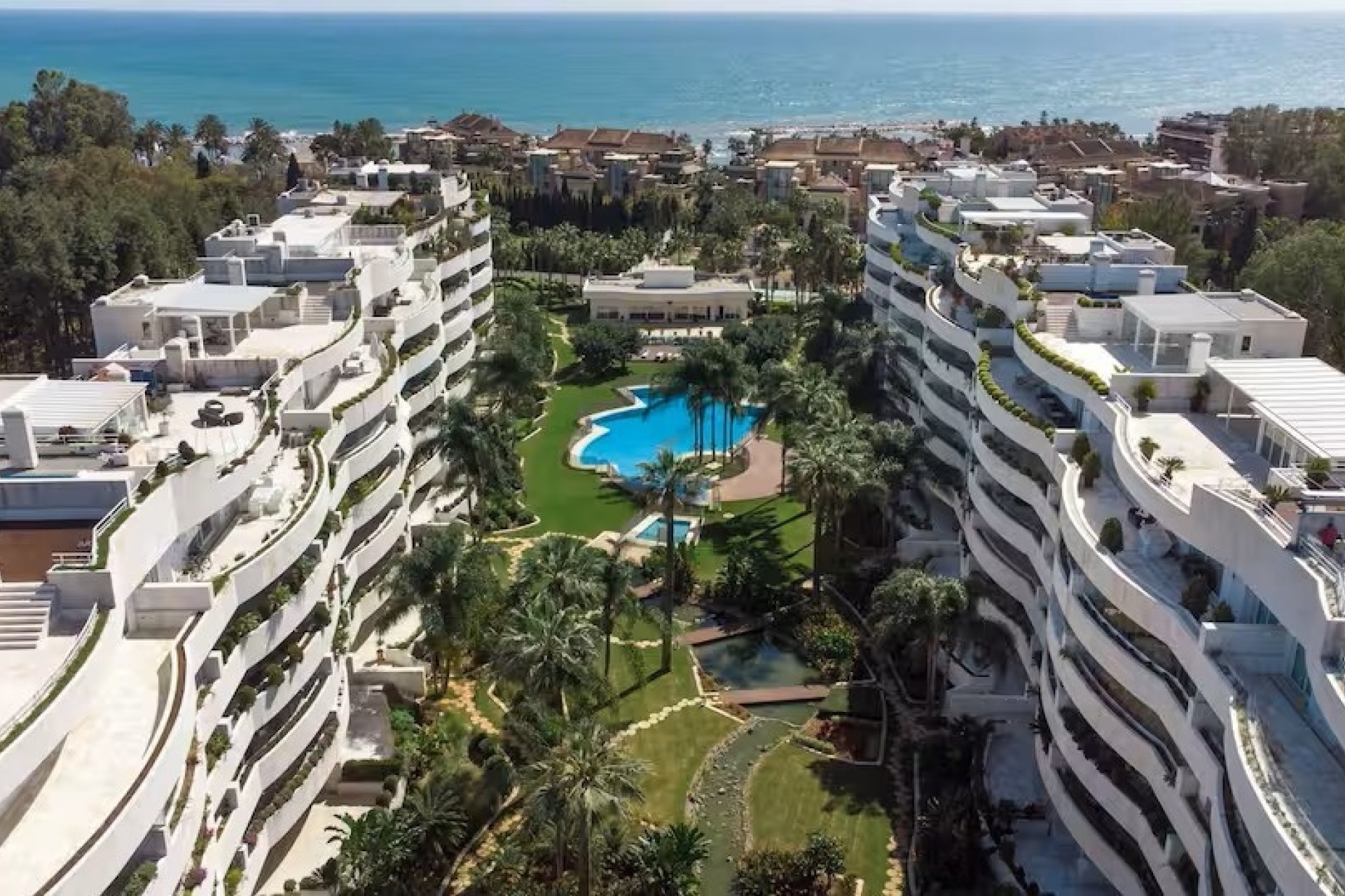 Resale - apartment - Marbella - Puerto Banús