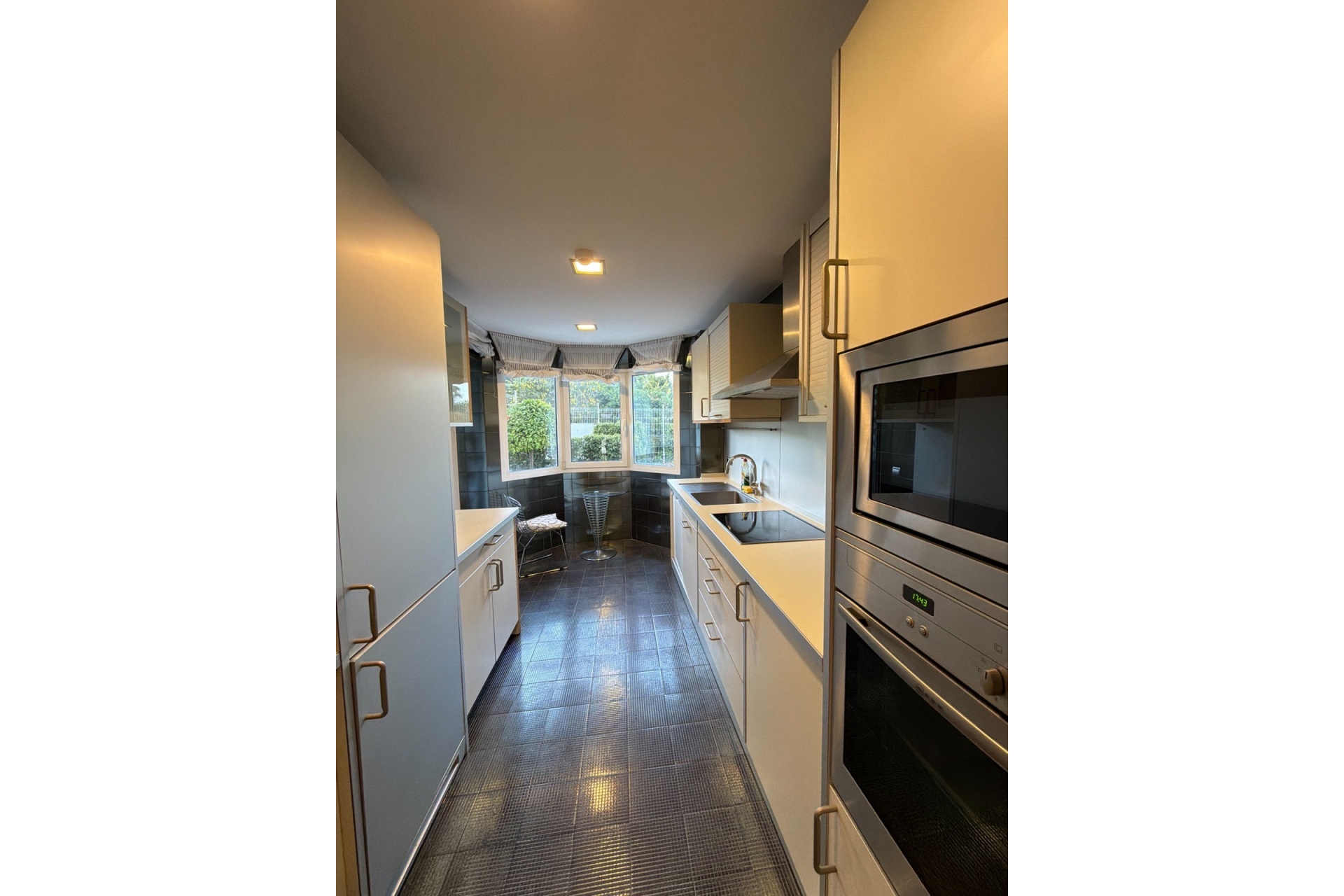 Resale - apartment - Marbella - Puerto Banús
