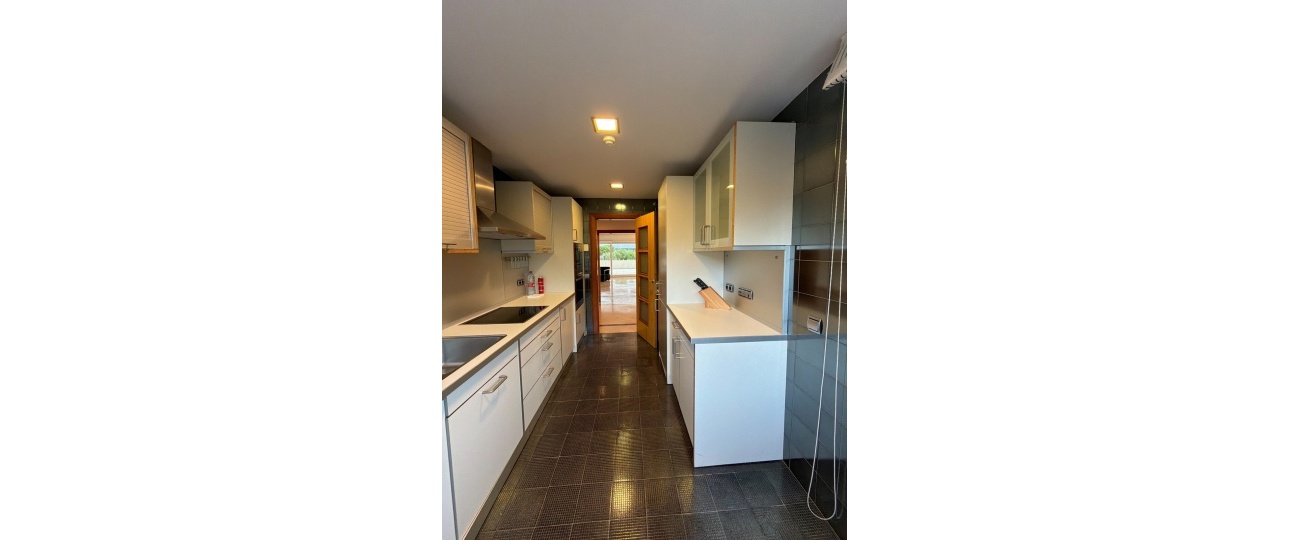 Resale - apartment - Marbella - Puerto Banús