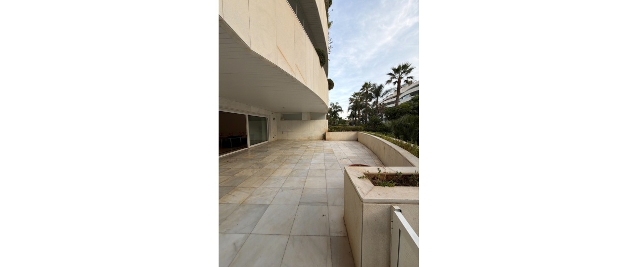Resale - apartment - Marbella - Puerto Banús