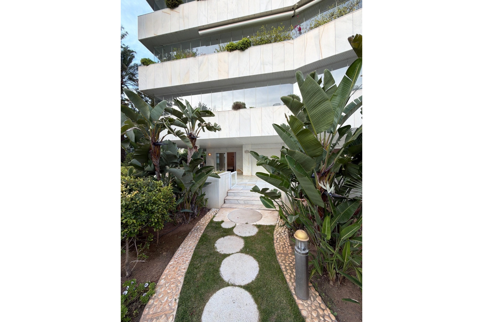 Resale - apartment - Marbella - Puerto Banús