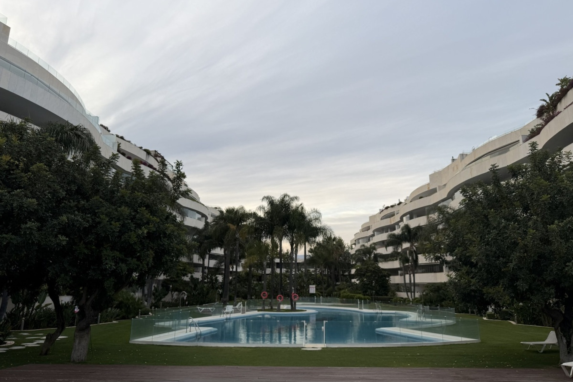 Resale - apartment - Marbella - Puerto Banús